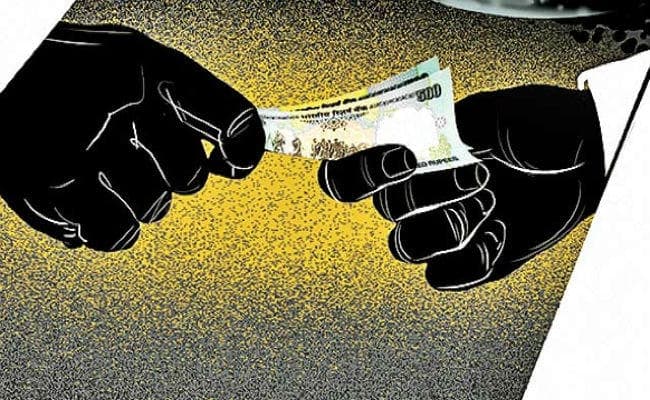 मेडिकल क्लेम का भुगतान करने के लिए विधायक से मांगी रिश्वत