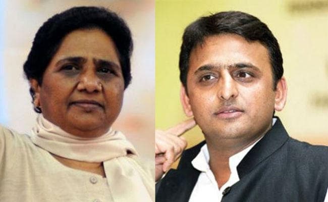मायावती से मिले अखिलेश, जीत पर दी बधाई