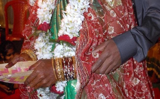 OMG : सात फेरों के वक्त पेट से थी दुल्हनिया, पति की गुहार पर टूट गयी शादी