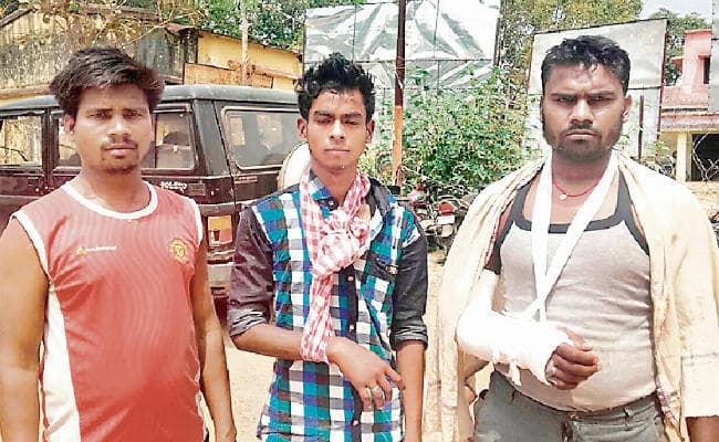 गुमला: डीजल चोरी के आरोप में कंपनी के कर्मियों को पीटा, नाजुक अंग में नमक व पेट्रोल डाल 24 घंटे बनाया बंधक