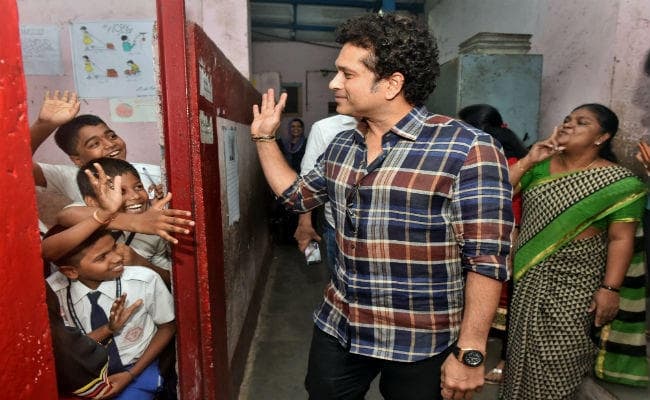 बॉल टेंपरिंग मामले में पहली बार बोले सचिन तेंदुलकर, स्मिथ-वार्नर की सजा को सही ठहराया बॉल टेंपरिंग मामले में पहली बार बोले सचिन तेंदुलकर, स्मिथ-वार्नर की सजा को सही ठहराया