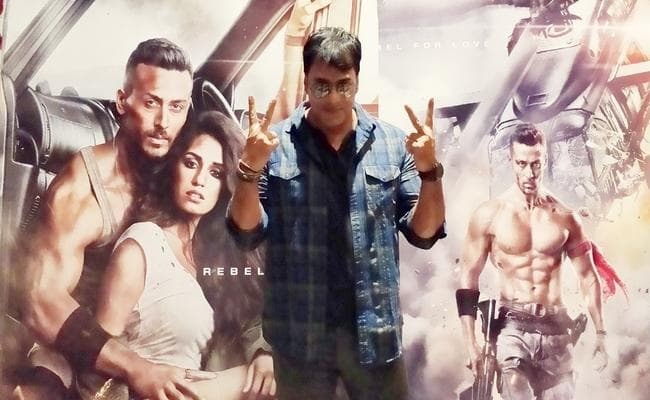 बिहार : जब सहरसा के नीरज ने लिख डाली फिल्म ”बागी-2” की पटकथा, शेयर किया अपना अनोखा अनुभव बिहार : जब सहरसा के नीरज ने लिख डाली फिल्म ”बागी-2” की पटकथा, शेयर किया अपना अनोखा अनुभव