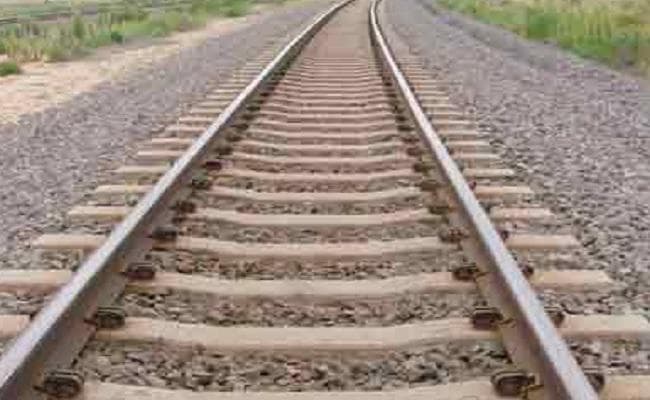 रक्सौल-काठमांडु के बीच रणनीतिक रेल लाइन बिछायेगा भारत