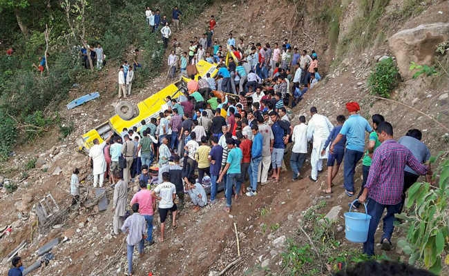 हिमाचल : स्कूल बस गहरी खाई में गिरी, 27 बच्चों सहित 30 की मौत, उपराष्ट्रपति-प्रधानमंत्री ने जताया शोक
