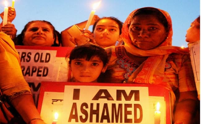 कठुआ गैंगरेप- हत्या मामले को जम्मू-कश्मीर से शिफ्ट करने की याचिका पर SC ने राज्य सरकार को भेजा नोटिस कठुआ गैंगरेप- हत्या मामले को जम्मू-कश्मीर से शिफ्ट करने की याचिका पर SC ने राज्य सरकार को भेजा नोटिस