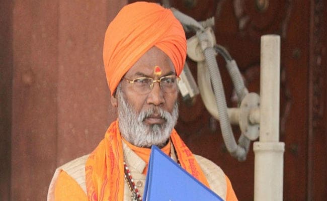 ‘नाइट क्लब’ का उद्घाटन करके फंसे भाजपा सांसद साक्षी महाराज, जानें पूरा मामला ‘नाइट क्लब’ का उद्घाटन करके फंसे भाजपा सांसद साक्षी महाराज, जानें पूरा मामला
