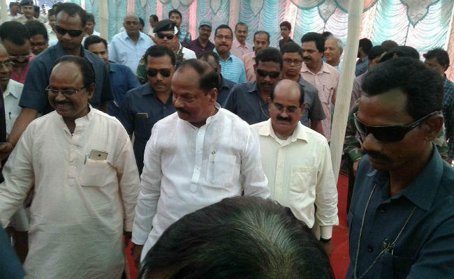 गुमला में सीएम रघुवर दास के हेलीकॉप्टर इमर्जेंसी लैंडिग