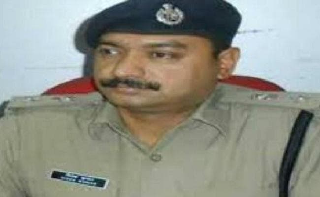 बिहार : निलंबित एसएसपी विवेक कुमार के सीवान में भी मिले दो बैंक खाते, अबतक कुल 20 खाते जब्त बिहार : निलंबित एसएसपी विवेक कुमार के सीवान में भी मिले दो बैंक खाते, अबतक कुल 20 खाते जब्त
