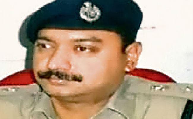BIHAR : अब निलंबित IPS विवेक कुमार के ससुर पर कसा शिंकजा, पुराने नोट रखने और बेनामी संपत्ति मामले में प्राथमिकी दर्ज BIHAR : अब निलंबित IPS विवेक कुमार के ससुर पर कसा शिंकजा, पुराने नोट रखने और बेनामी संपत्ति मामले में प्राथमिकी दर्ज