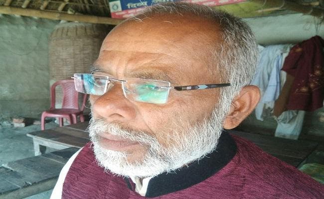 PM के सपनों को साकार करने में जुटे हैं उनके हमशक्ल बच्चा शर्मा, नरेंद्र मोदी से मिलने की है तमन्ना PM के सपनों को साकार करने में जुटे हैं उनके हमशक्ल बच्चा शर्मा, नरेंद्र मोदी से मिलने की है तमन्ना