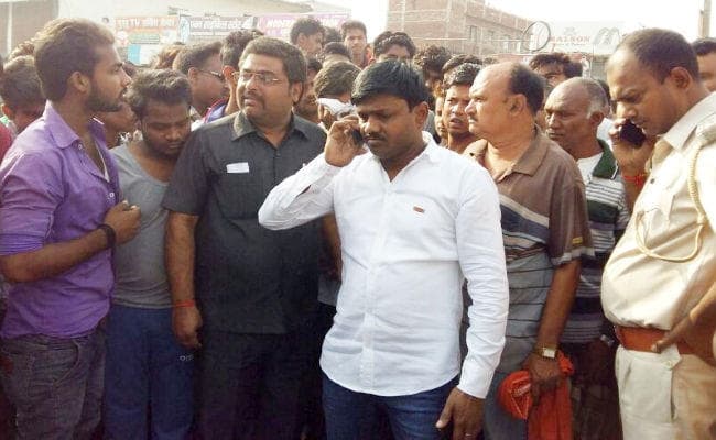 सीवान : बेकाबू ट्रक की ठोकर से स्कूल जा रही छात्रा हवा में तीन मीटर उछली, जमीन पर गिरते ही तोड़ा दम सीवान : बेकाबू ट्रक की ठोकर से स्कूल जा रही छात्रा हवा में तीन मीटर उछली, जमीन पर गिरते ही तोड़ा दम