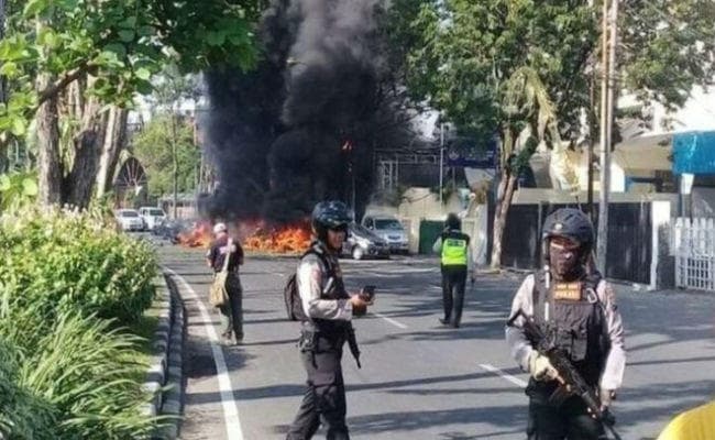 इंडोनेशिया में पुलिस मुख्यालय पर हमला, एक अधिकारी और चार हमलावरों की मौत
