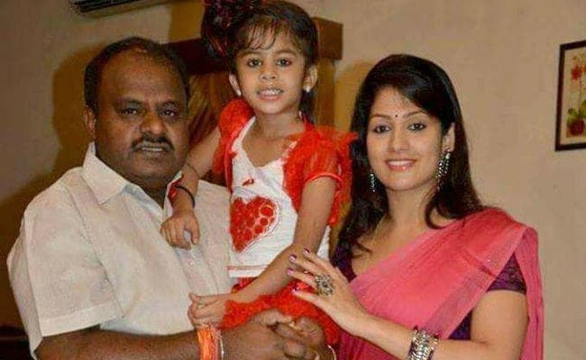 27 साल छोटी हैं कर्नाटक के होने वाले सीएम कुमारस्वामी की एक्टर पत्नी, जानें कुछ खास बातें