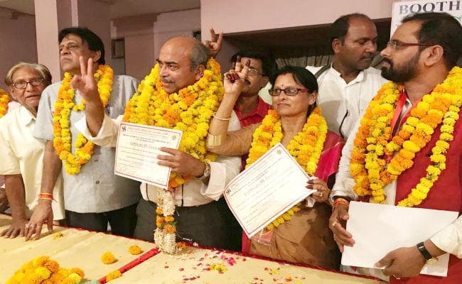 बिहार के सेवानिवृत्त डीजीपी बने अखिल भारतीय रौनियार वैश्य महासभा के राष्ट्रीय अध्यक्ष, पूर्व विधायक बनीं महिला राष्ट्रीय अध्यक्ष