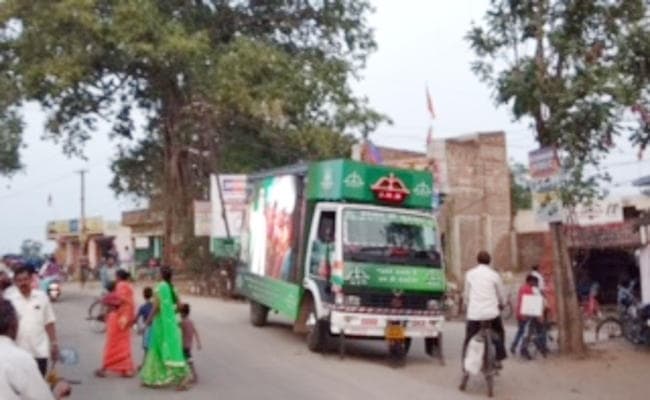 गली-गली घूम रहे एलइडी वाहन, जमीन से आसमान तक सिल्ली में प्रचार गली-गली घूम रहे एलइडी वाहन, जमीन से आसमान तक सिल्ली में प्रचार