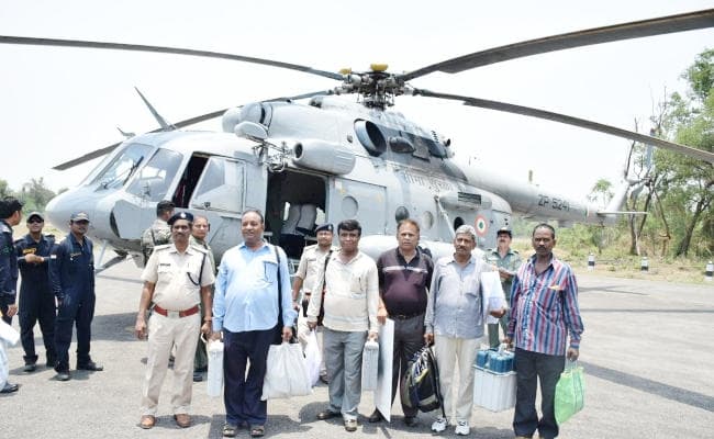 सिल्ली व गोमिया में वोटिंग कल, अतिसंवेदनशील बूथों पर पोलिंग पार्टी को हेलीकॉप्टर से भेजा