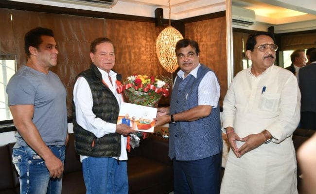 संपर्क फॉर समर्थन: सलमान और सलीम खान से मिले नितिन गडकरी, सरकार की उपलब्धियों पर की चर्चा संपर्क फॉर समर्थन: सलमान और सलीम खान से मिले नितिन गडकरी, सरकार की उपलब्धियों पर की चर्चा