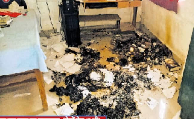 न्यायालय में देर रात उपद्रव अभिलेखों को फूंका, हड़कंप