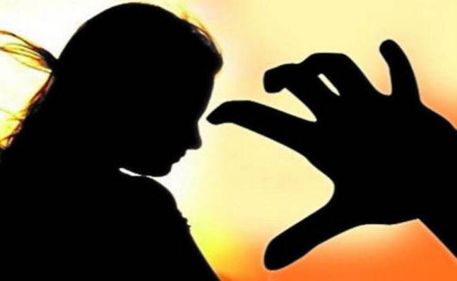 OMG: चर्च में कन्फेशन करने गयी महिला के साथ पादरियों ने किया 380 बार रेप…! 5 सस्पेंड OMG: चर्च में कन्फेशन करने गयी महिला के साथ पादरियों ने किया 380 बार रेप…! 5 सस्पेंड