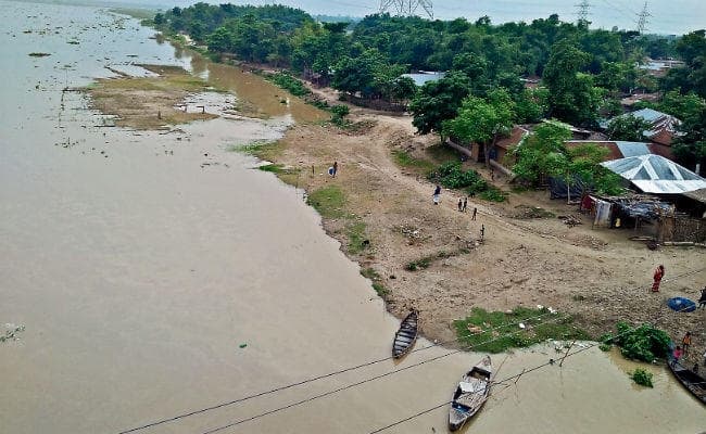 15 जिलों में बारिश से पांच नदियों के जल स्तर में वृद्धि, बाढ़ जैसे बने हालात