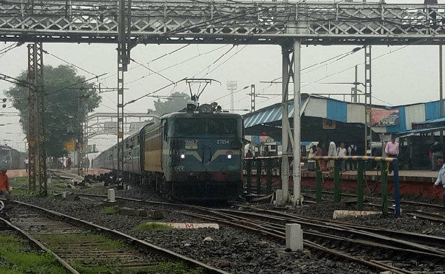 झारखंड : की मैन की समझदारी से गोमो में दुर्घटनाग्रस्त होने से बाल-बाल बची सवारी गाड़ी