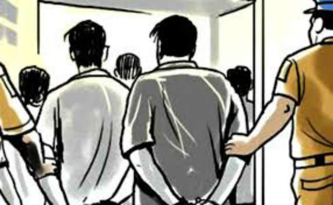 कोलकाता : 14 लाख की धोखाधड़ी के आरोप में एजेंट समेत तीन गिरफ्तार