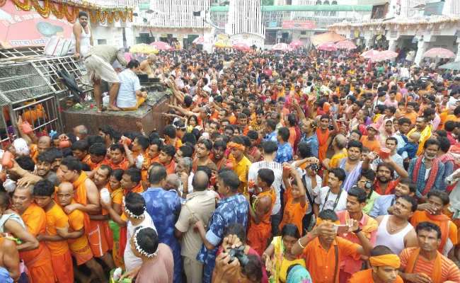 देवघर : तीसरी सोमवारी पर बाबा मंदिर में तीन लाख कांवरियों के जलार्पण की उम्मीद, प्रशासन ने की विशेष तैयारी