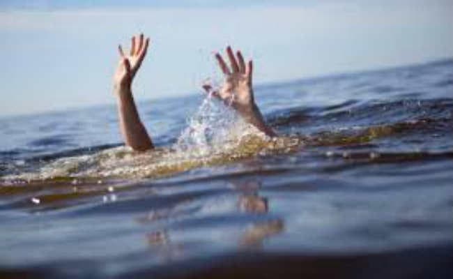 डूबते भाई को बचाने में बहन ने गंवाई जान