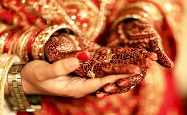 घर में शौचालय नहीं रहने से बहू ने ससुराल में आने से किया इन्कार और फिर…