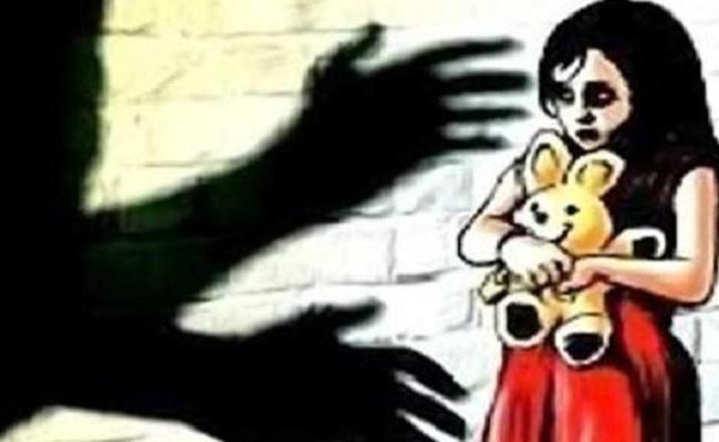 7 वर्षीय बच्ची से पड़ोस के ही युवक ने की हैवानियत की कोशिश, गिरफ्तार