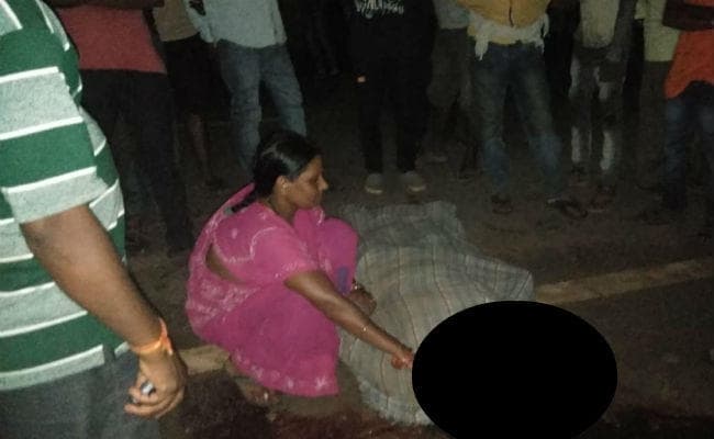 गुमला : सड़क हादसे में होटल मालिक की मौत, विरोध में रांची-नेतरहाट रोड जाम