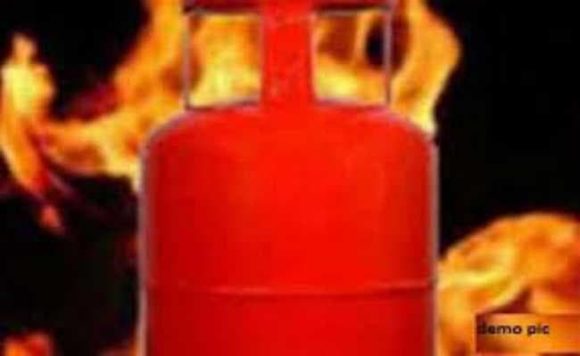 हावड़ा में फटा गैस सिलिंडर, चार झुलसीं, रसोई घर में खाना बनाने के दौरान हुआ हादसा