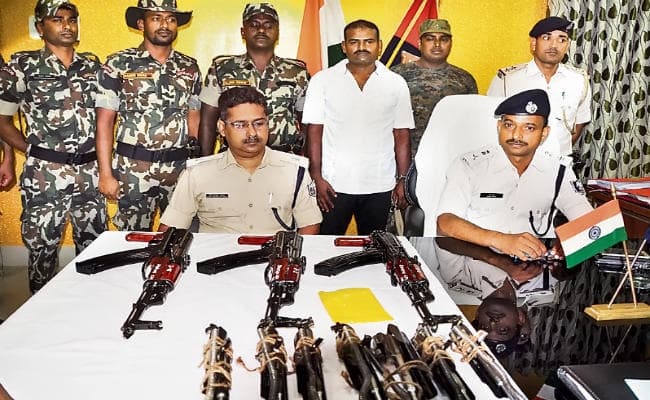 मुंगेर में तीन एके-47 व मैगजीन के साथ तस्कर पकड़ा गया