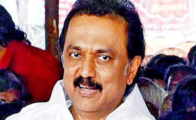 द्रमुक ने कार्यकर्ताओं से कहा, स्टालिन के पैर मत छुओ, माला पहनाने से बचो