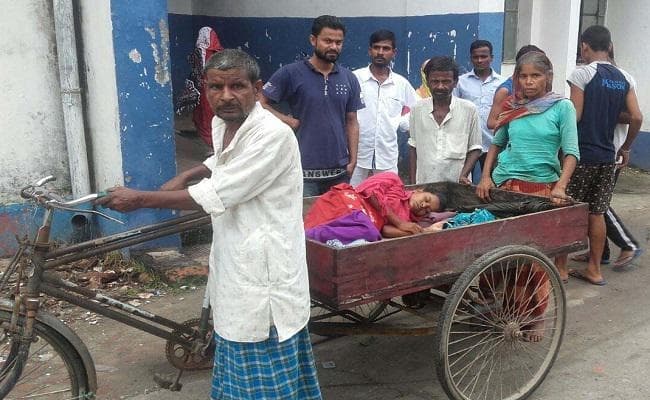 नहीं मिला एंबुलेंस, तो ठेले का लिया सहारा और फिर…
