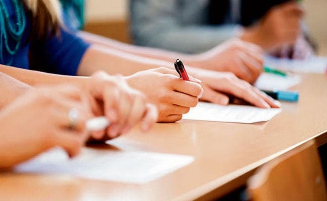 पटना : तय तिथि पर नहीं लिया गया छात्रों का नामांकन और बाद में एक दिन में ही खत्म कर दी गयी पूरी प्रक्रिया