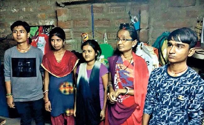 गया : प्रेम विवाह करने पर पंचायत ने वर पक्ष का बंद किया हुक्का-पानी, अब…