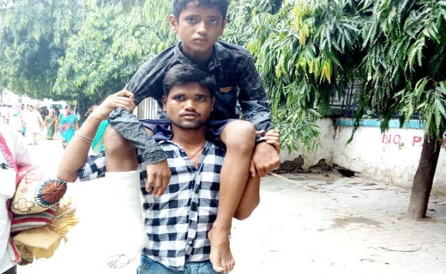 पटना : पिटाई के बाद हड़ताल पर गये PMCH के जूनियर डॉक्टर, पलायन करने लगे मरीज पटना : पिटाई के बाद हड़ताल पर गये PMCH के जूनियर डॉक्टर, पलायन करने लगे मरीज