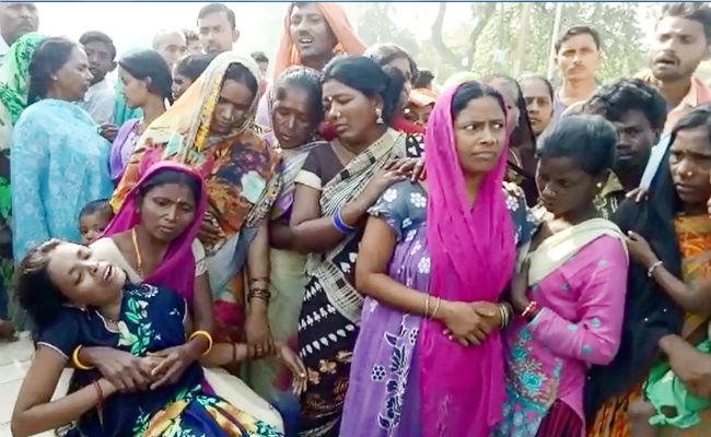 सासाराम : निजी स्कूल बस ने नर्सरी के छात्र को कुचला, बच्चे की मौत के बाद बवाल, आगजनी, देखें वीडियो