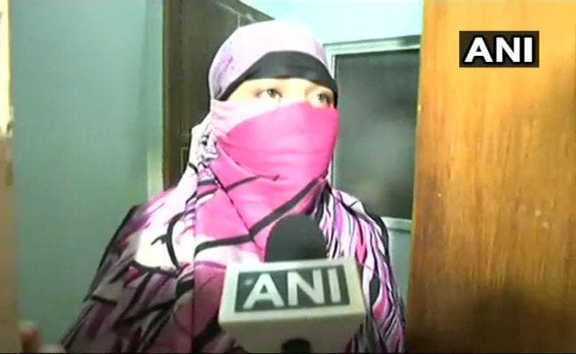 #VivekTiwari : विवेक के साथ कार में मौजूद सना ने कहा, गाड़ी कहीं नहीं रूकी थी, पुलिसकर्मी आया और चिल्लाने लगा