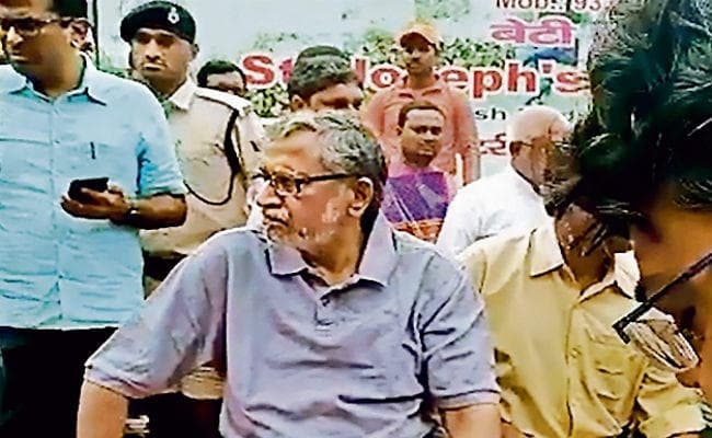 तीन दिनों से घर में कैद थे सुशील मोदी व शारदा सिन्हा, बाहर निकाला गया