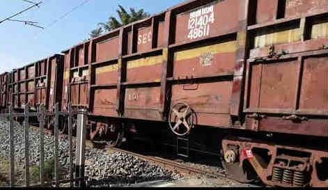 सेना की स्पेशल मालगाड़ी बरेली में पटरी से उतरी, ट्रेनों का आवागमन प्रभावित