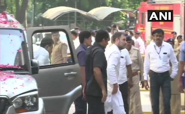 मानहानि: सूरत की अदालत में पेश हए राहुल गांधी, बोले- मुझे चुप कराने की हो रही कोशिश