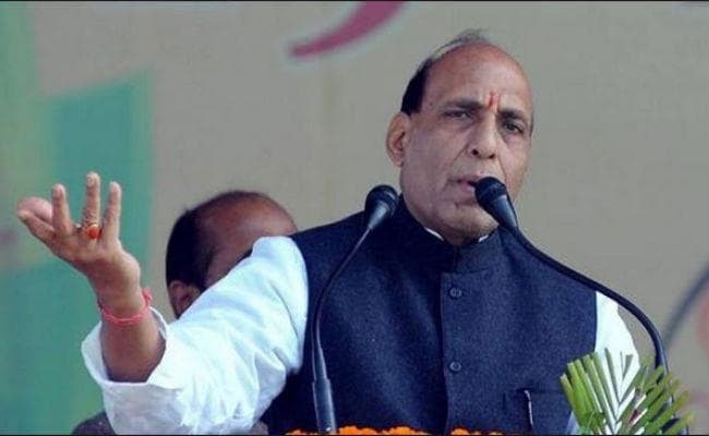 बोले रक्षा मंत्री राजनाथ सिंह- पाक आतंकवाद के खिलाफ लड़े नहीं तो हो जाएंगे टुकड़े
