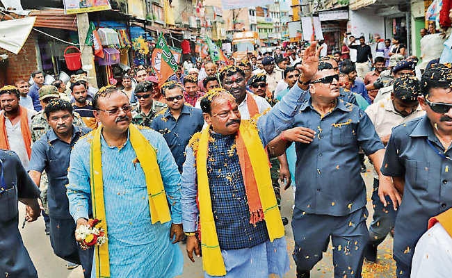 विधानसभा चुनाव 2019 : झाविमो ने की घोषणा, सरकार बनी तो 10वीं और 12वीं पास हर विद्यार्थी को देंगे लैपटॉप