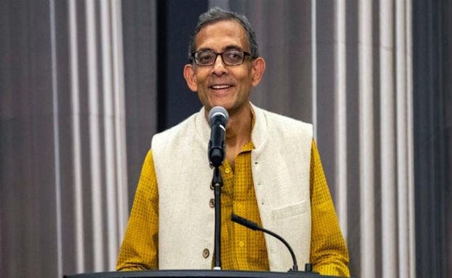 अभिजीत बनर्जी का कोलकाता पहुंचने पर शानदार स्वागत