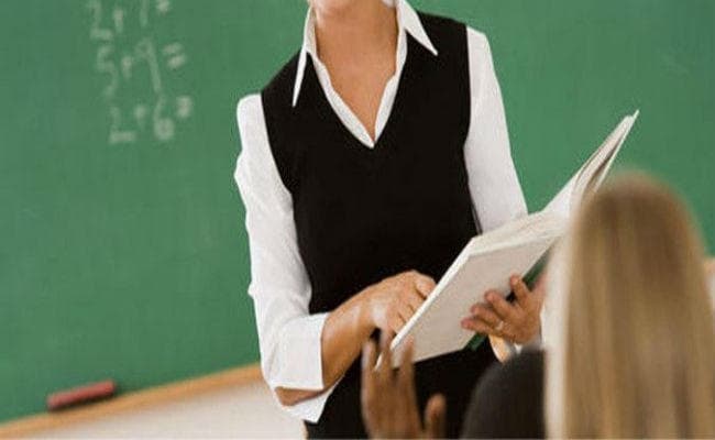 AICTE की चेतावनी- एक से ज्यादा संस्थानों में पढ़ाने वाले टीचर्स की अब खैर नहीं