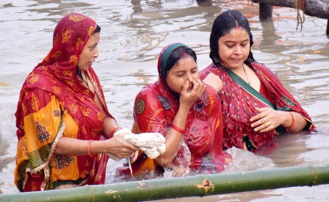 नहाय-खाय के साथ शुरू हुआ चार दिवसीय छठ, लगातार दूसरे साल राबड़ी नहीं कर रहीं छठ, नीतीश ने छठ की दी बधाई, कहा…