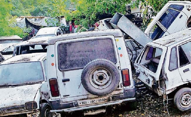 पटना : शराब के कारोबार में जब्त गाड़ियां बनीं समस्या