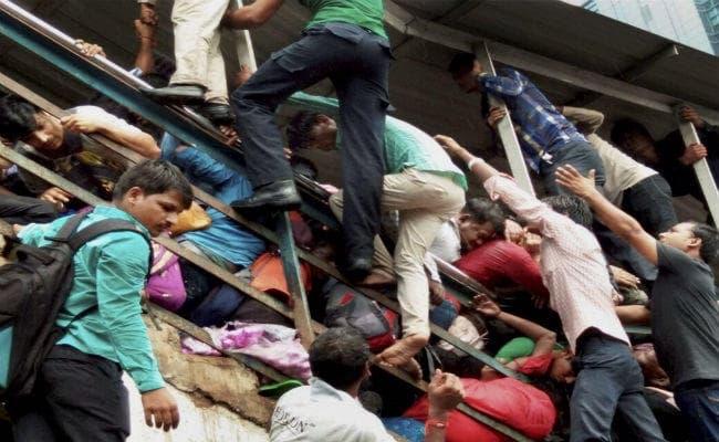 बर्दवान स्टेशन के प्लेटफार्म पर भगदड़, 10 यात्री घायल